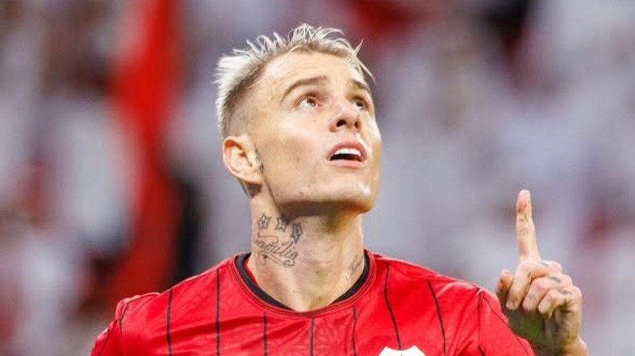 Roger Guedes define futuro e permanece no Al-Rayyan até 2027