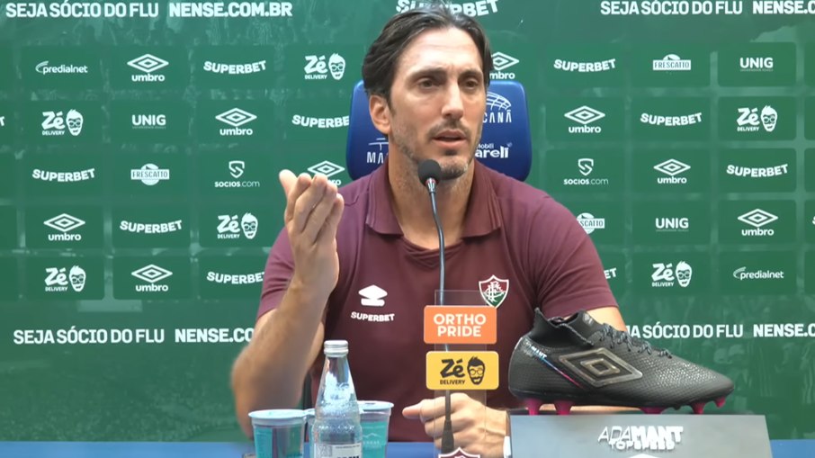 Zubeldía critica arbitragens após derrota do Fluminense para o Vasco