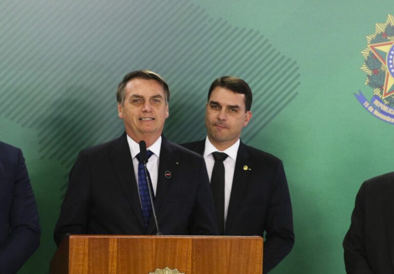 Flávio Bolsonaro e seu papel na reconstrução do Brasil