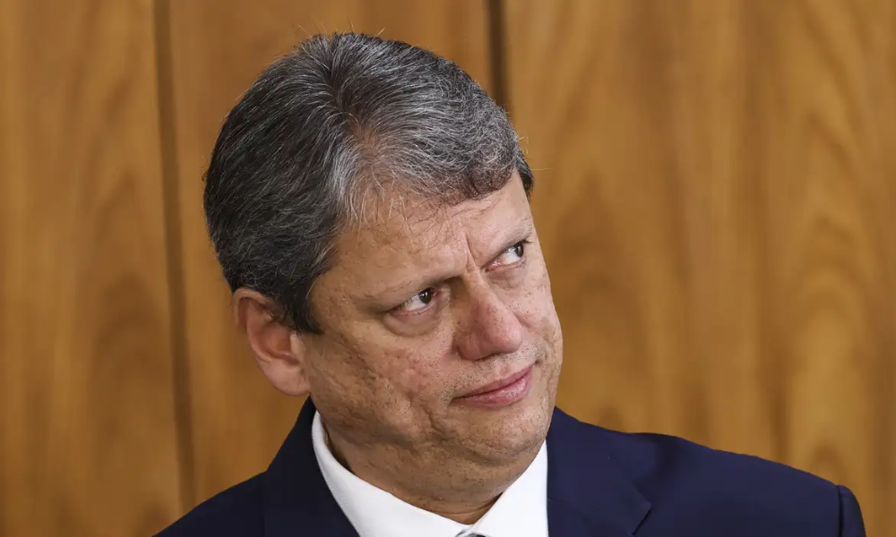 Tarcísio na Mira: Governador de SP Sofre Pressão Interna em Meio a Especulações sobre 2026