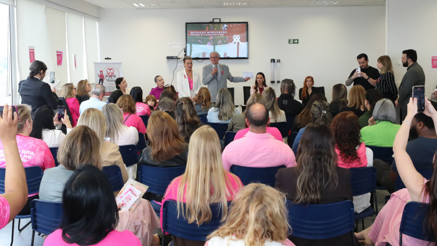 Assembleia Legislativa do Paraná Ilumina o Outubro Rosa com Debate sobre Diagnóstico Precoce do Câncer de Mama