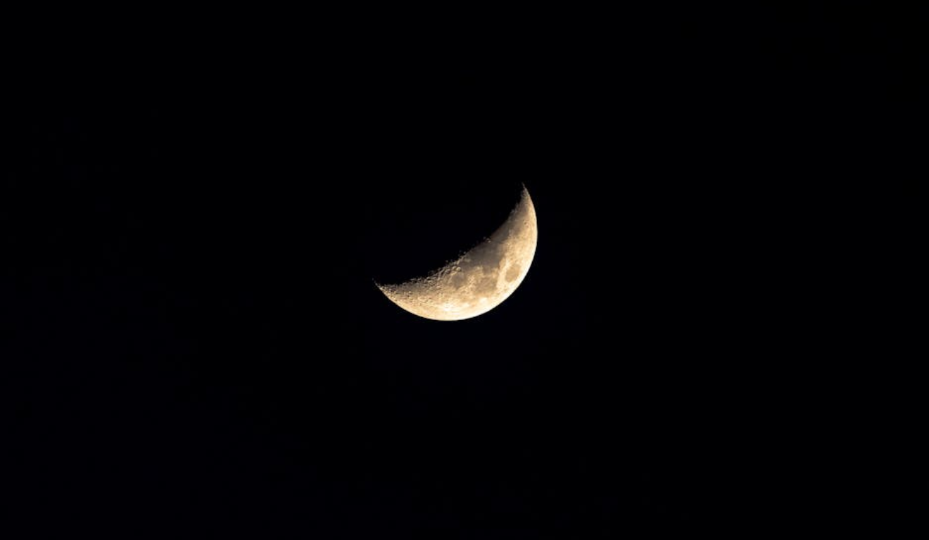 Lua Crescente Ilumina o Céu de Outubro: Veja o Calendário Lunar Completo e Seus Impactos