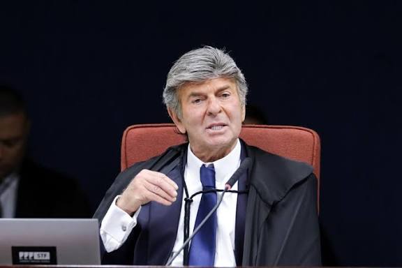 Fux Suspende Julgamento de Recurso de Moro em Ação de Calúnia contra Gilmar Mendes