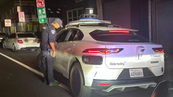 Autônomo em Apuros: Táxi da Waymo Ignora Sinalização e Desafia Autoridades