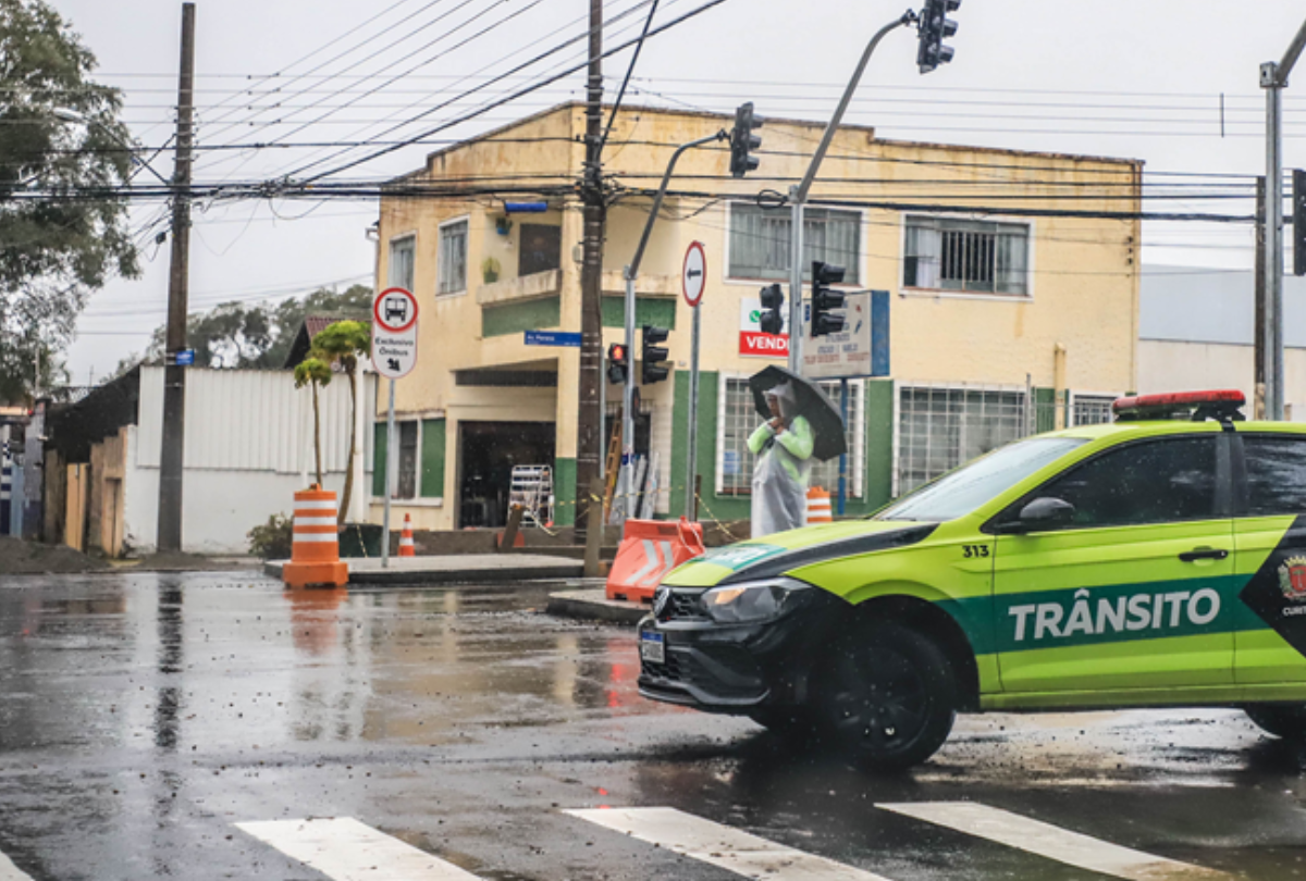 Atenção, motoristas do Cajuru: Preferência de tráfego alterada em rua movimentada a partir desta terça-feira
