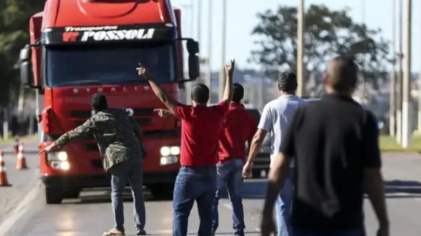 Caminhoneiros Ameaçam Paralisação Nacional: Líder da Categoria Busca Amparo Legal