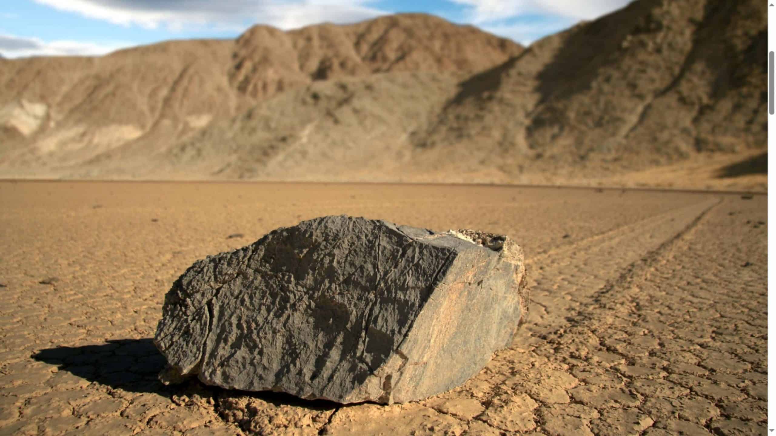 Uluru é reconhecida como a maior rocha do mundo devido a sua formação contínua