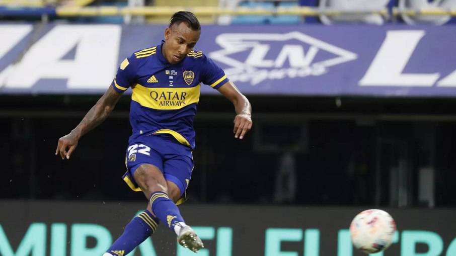 Repúdio de torcedoras do River Plate a sondagem por jogador condenado