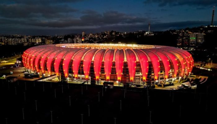 Internacional e Palmeiras em confronto decisivo pelo Brasileirão — Foto: Filype