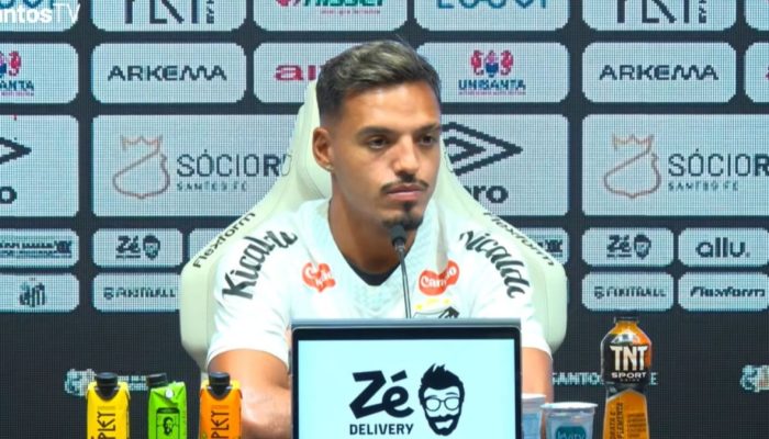 Gabriel Menino durante apresentação oficial pelo Santos — Foto: Reprodução/YouTu