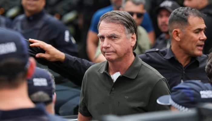 Ex presidente Bolsonaro deixa o hospital