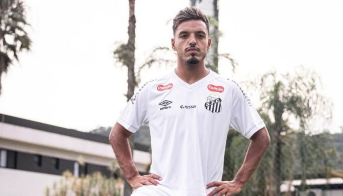 Gabriel Menino é o novo reforço do Santos — Foto: Raul Baretta/SantosInspiração