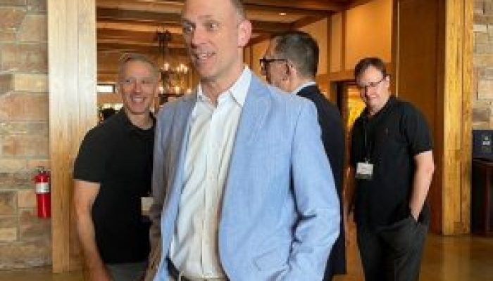 2024-08-05T130929Z_1_LYNXMPEK740JA_RTROPTP_4_USA-FED-GOOLSBEE-e1722869143301