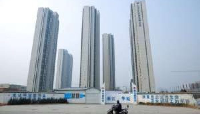 2024-10-17T103245Z_1_LYNXMPEK9G0C4_RTROPTP_3_CHINA-ECONOMY-PROPERTY
