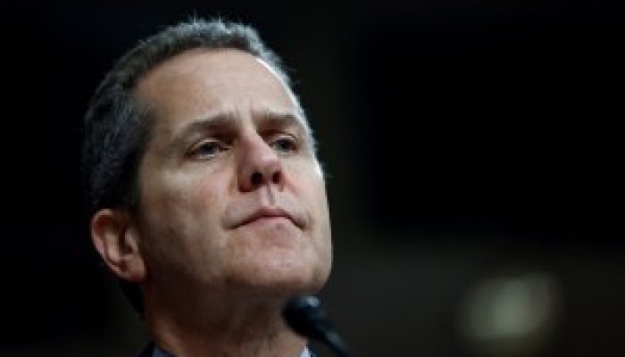 2025-01-06T170915Z_1_LYNXMPEL050N0_RTROPTP_4_EEUU-FED-BARR-1