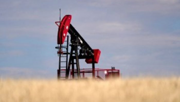 2025-02-05T204232Z_1_LYNXMPEL140ZF_RTROPTP_4_CANADA-OIL