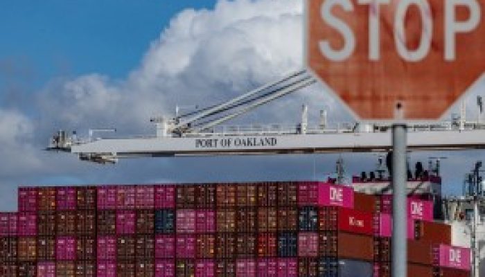 2025-04-04T173220Z_1_LYNXNPEL3310E_RTROPTP_4_EUA-TRUMP-TARIFAS-ALTERNATIVAS