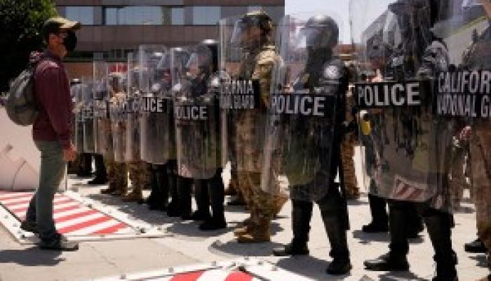 2025-06-10T213522Z_372126107_RC2XZEAAXKE8_RTRMADP_3_USA-MIGRATION-PROTEST-LOS-ANGELES