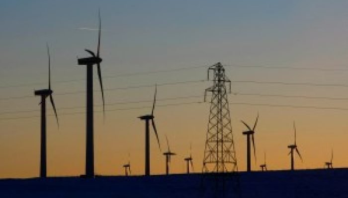 2025-10-30T163859Z_1_LYNXMPEL9T0ZN_RTROPTP_4_BRITAIN-POWER-WIND