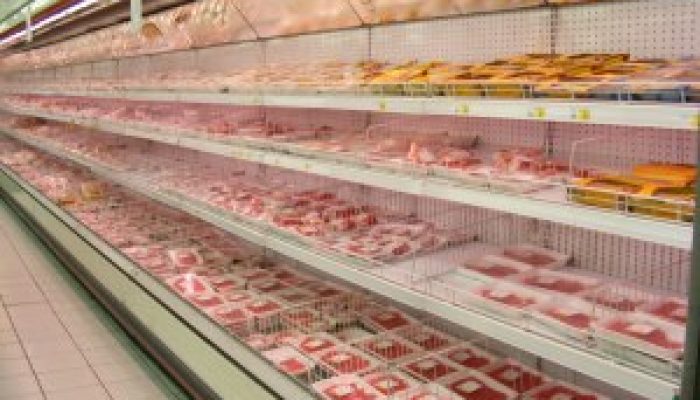 2880px-Meat_packages_in_a_Roman_supermarket