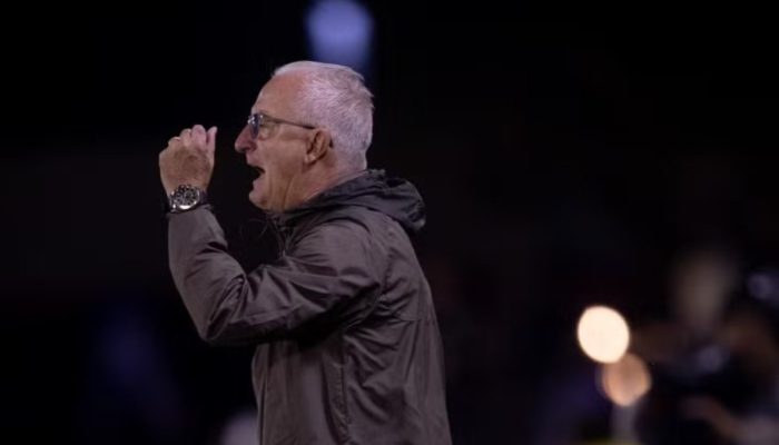 Dorival Jr orienta na derrota para o Bragantino — Foto: Rodrigo Coca/Agência Cor