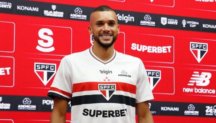 Apresentação do zagueiro Dória — Foto: Rubens Chiri / São Paulo FCNoticiário pol