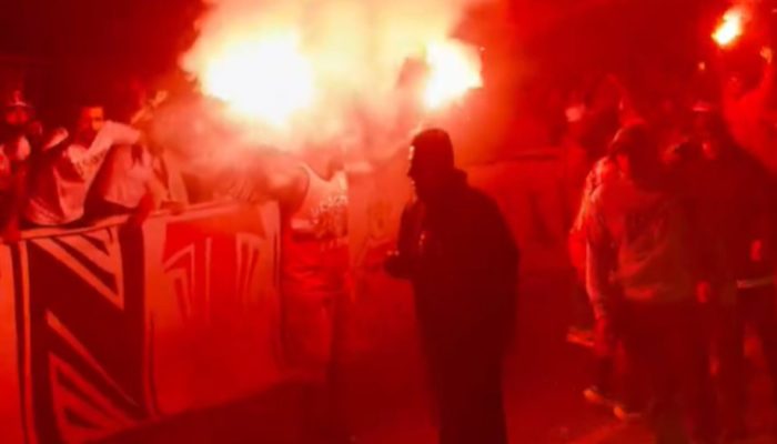Torcida do São Paulo comemora o afastamento de Casares — Foto: Reprodução/X @som