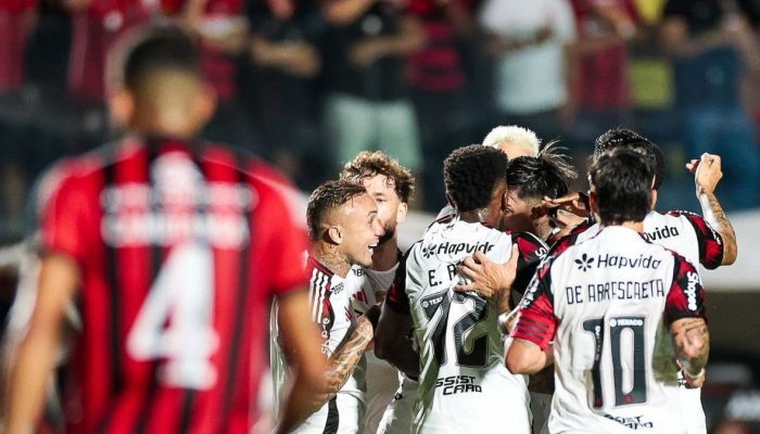 Xô, zica: Rossi pega pênalti, e Flamengo vence 1ª no Brasileirão — Foto: Divulga