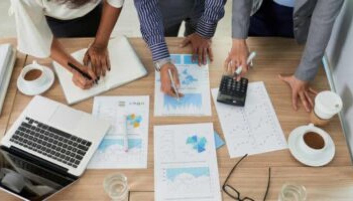 5-estrategias-financeiras-que-fortalecem-as-parcerias-e-aumentam-a-eficiencia-operacional-400x200-1