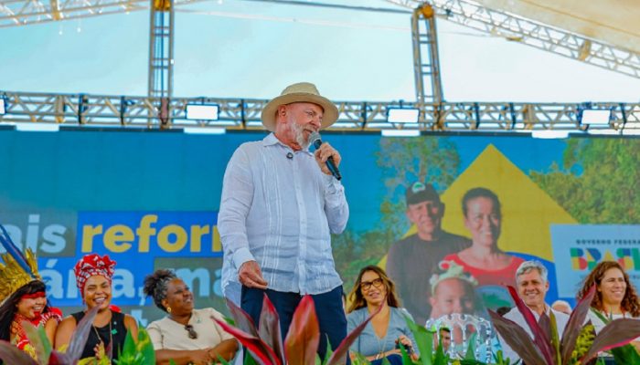Lula durante encontro com o MST em Salvador (BA) — Foto: Carregando