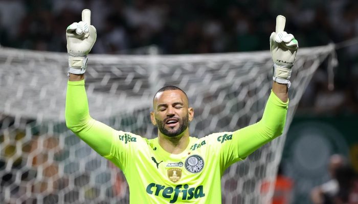 Weverton é considerado o maior goleiro da história do Palmeiras pelo técnico Abe