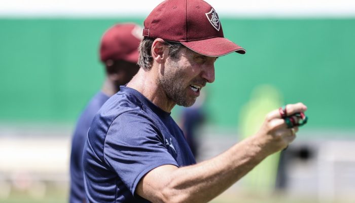Luis Zubeldía na pré-temporada do Fluminense — Foto: LUCAS MERÇON / FLUMINENSE F