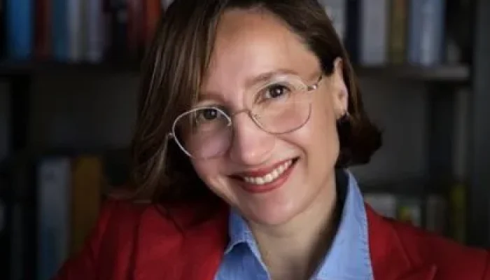 699f2d882d285bad7d93e31d_nine-borges-pesquisadora-acadeCC82mica-420