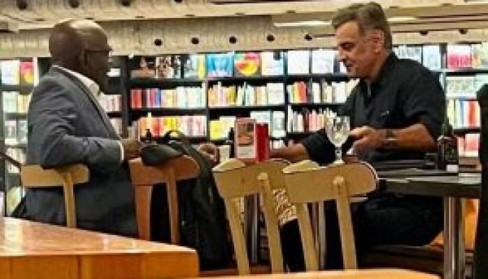 Aecio-Neves-e-Joaquim-Barbosa-se-encontram-no-Rio-300x183-1