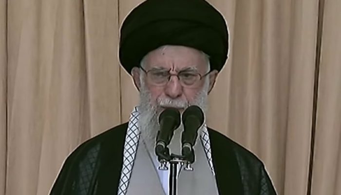 Líder supremo iraniano discursa em província do Azerbaijão Oriental. — Foto: Fot