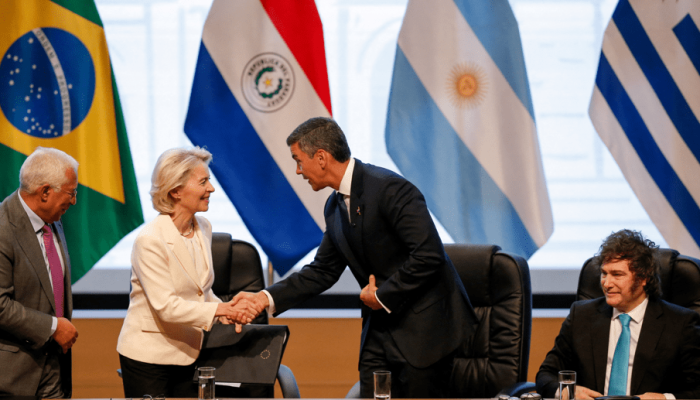 Cerimônia de assinatura do acordo UE-Mercosul — Foto: Ursula von der Leyen e San