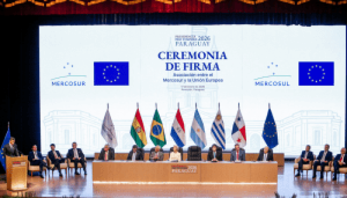 A decisão do Parlamento Europeu de solicitar um parecer jurídico sobre a conform