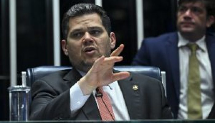 Davi-Alcolumbre-300x200-1