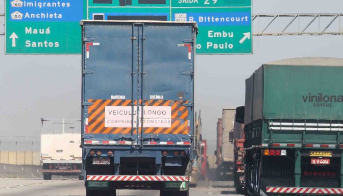 Caminhões trafegam no trecho do Rodoanel entre a Rodovia Castelo Branco e a Rapo
