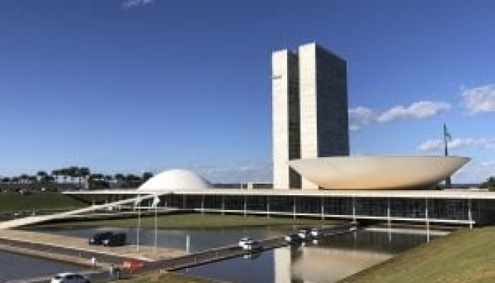 Fachada-do-Congresso-Nacional-que-abriga-a-Camara-dos-Deputados-e-o-Senado-Federal-em-Brasilia-DF-300x225-1