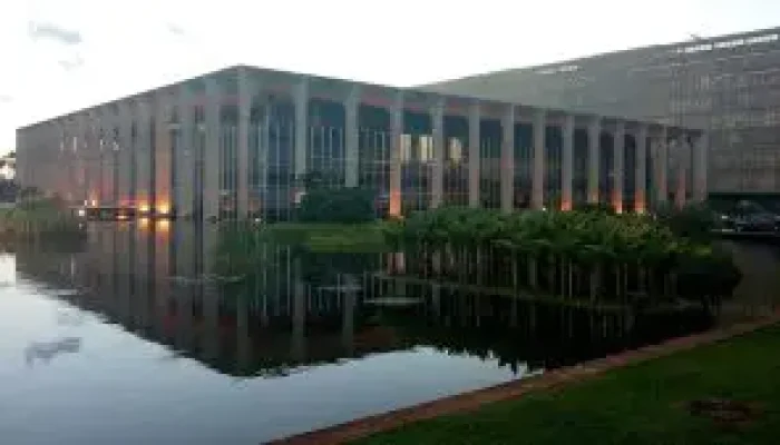 Fachada-do-Itamaraty-Ministerio-das-Relacoes-Exteriores-expressa-preocupacao-com-a-situacao-na-Siria-300x169.jpg