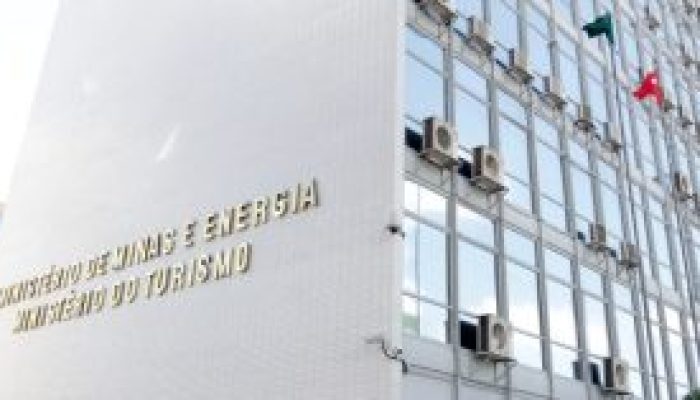 Fachada-do-predio-do-Ministerio-de-Minas-e-Energia-em-Brasilia-300x157-1