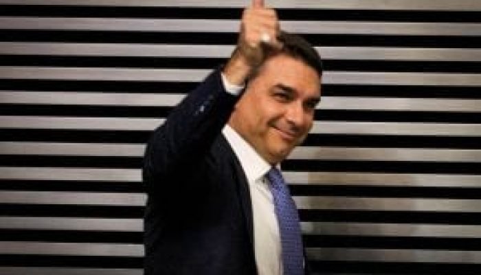 Flavio-Bolsonaro-1-300x205-1