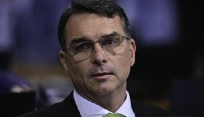 Flavio-Bolsonaro-300x200-1