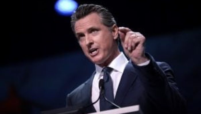 Governador-da-California-Gavin-Newsom-300x200-1