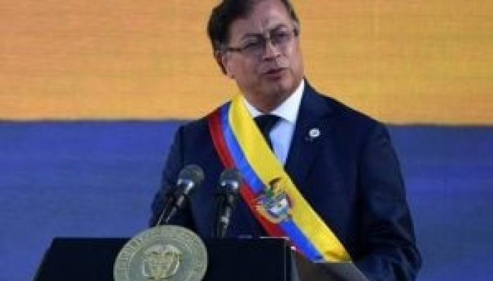 Gustavo-Petro-300x203-1