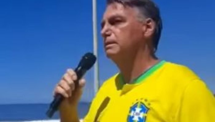 Jair-Bolsonaro-em-Copacabana-durante-ato-politico-300x196-1
