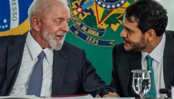 Presidente Lula e o advogado-geral da União, Jorge Messias. — Foto: Presidente L