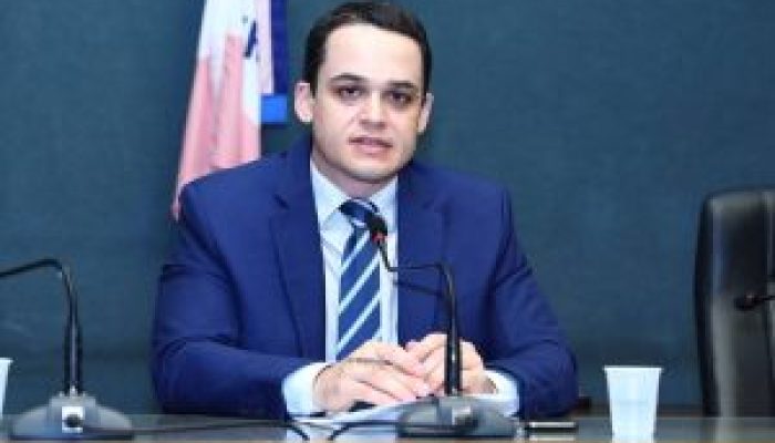 Lorenzo-Pazolini-prefeito-de-vitoria-e-candidato-a-reeleicao-pelo-republicanos-300x200-1