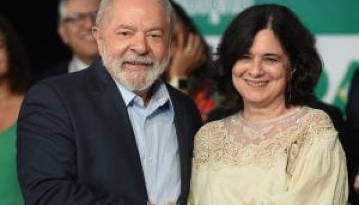 Lula-Nisia-Trindade-Vacinas-CFM-300x200-1